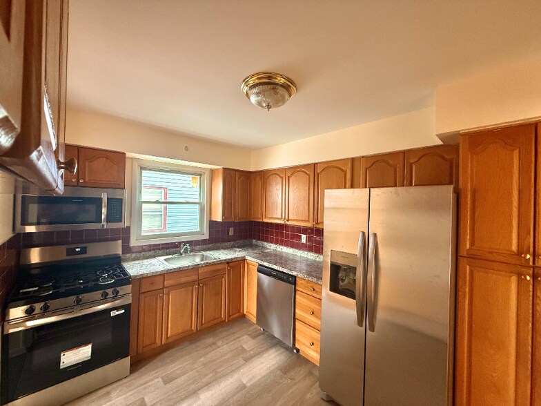 Building Photo - 15 Hausmann Ct