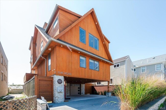 Building Photo - 11 Michigan St