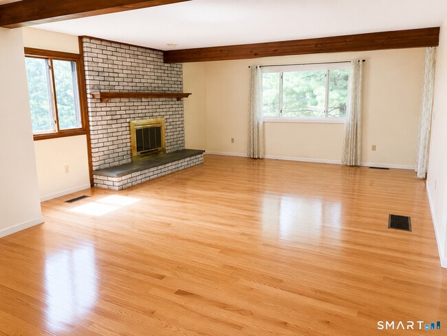 Building Photo - 501 Summer Hill Dr
