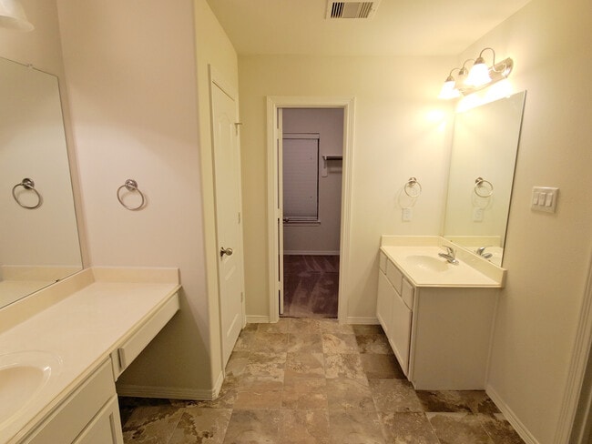 Building Photo - 8117 Silverton Creek Ln