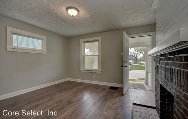 Building Photo - 693-695 Frebis Ave