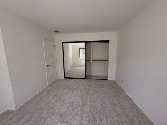 Building Photo - 553 Mission Blvd