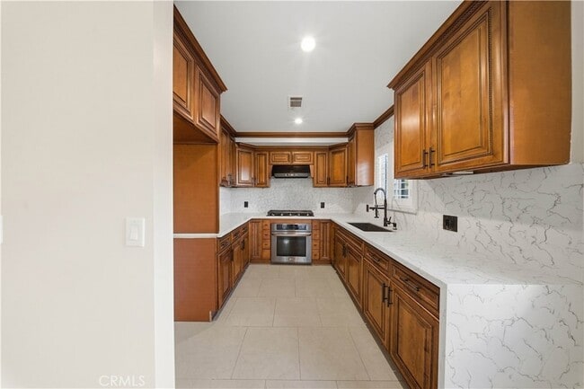 Building Photo - 6325 Marbrisa Ave