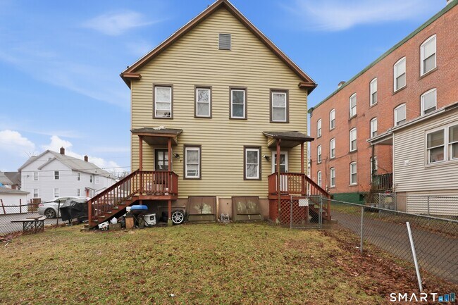 Building Photo - 94 Liberty St