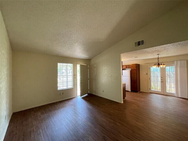 Building Photo - 7902 Brodie Ln
