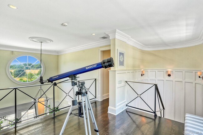 Building Photo - 10 Horse Meadow Ln