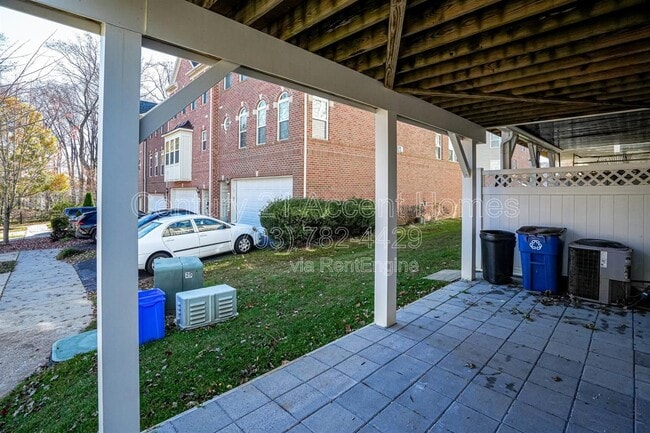 Building Photo - 23515 Forest Haven Way