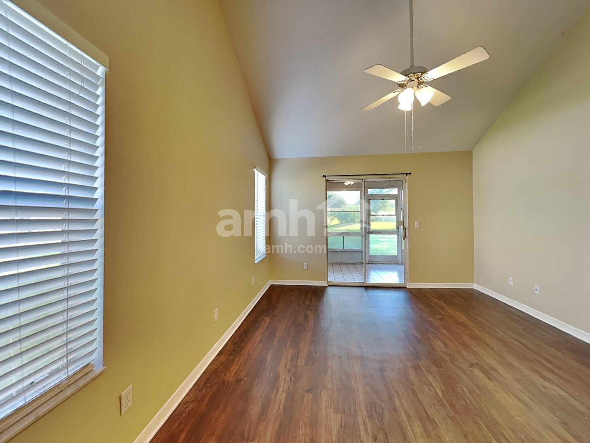 Building Photo - 3334 Lakeview Cir