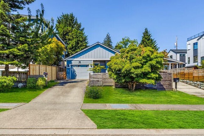 Building Photo - Charming and Cozy Air-Conditioned High Point Rambler