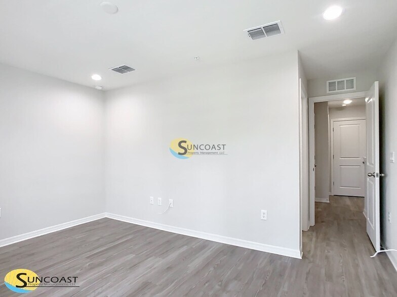 Building Photo - 3821 SW 43rd Ct