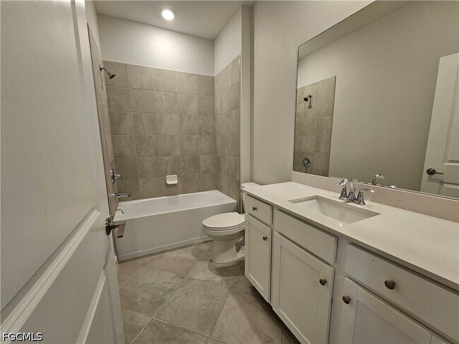 Building Photo - 20501 Hazelnut Ct S