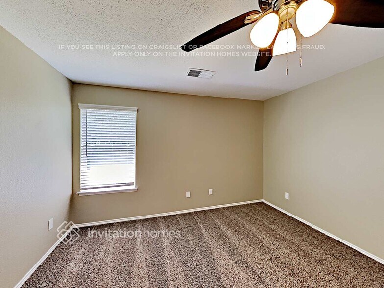 Building Photo - 819 W Lonesome Dove Trail