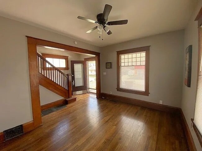 Building Photo - Big 2BR with appliances, nicely updated! Great for students or professor.