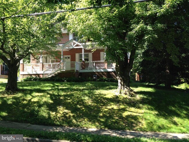 Building Photo - 7017 Murray Ln