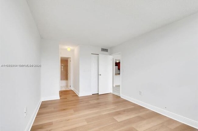 Building Photo - 16465 NE 22nd Ave