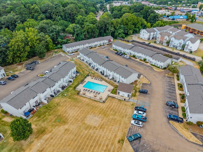 Building Photo - 1802 Jackson Ave W