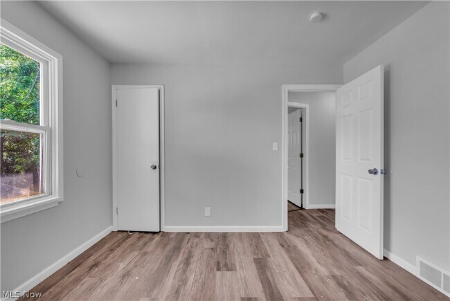 Building Photo - 18304 Garden Blvd