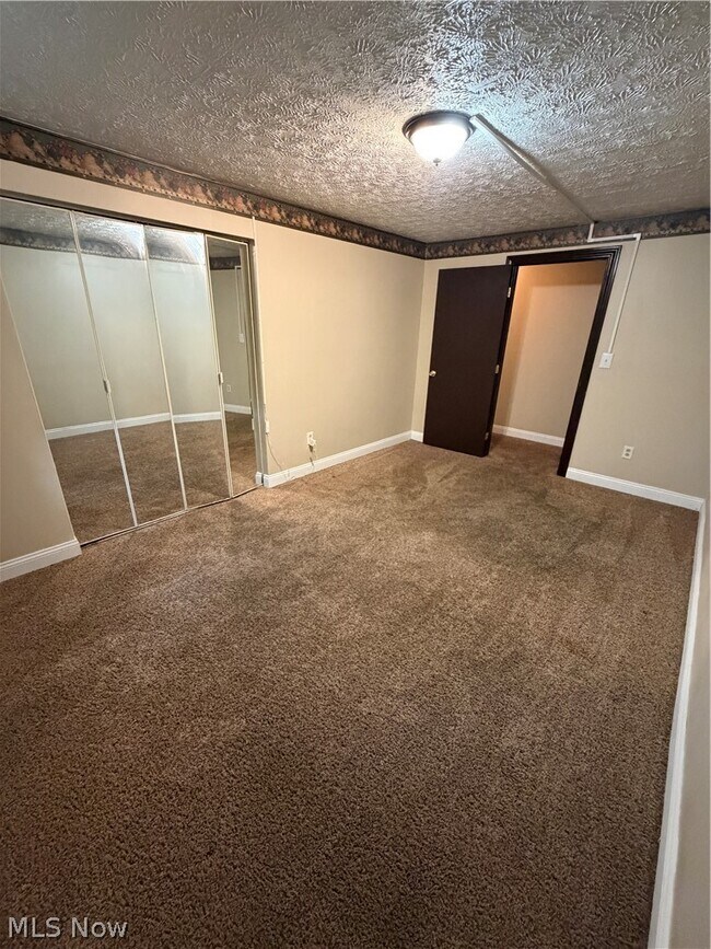 Building Photo - 21 Wayne St SE