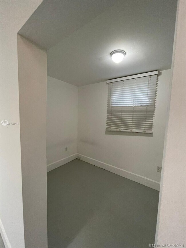 Building Photo - 118 NW 24th St