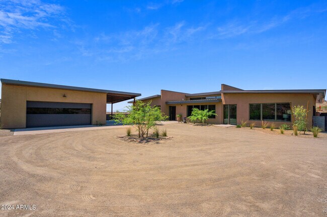 Building Photo - 15212 N Sandy Blf Rd
