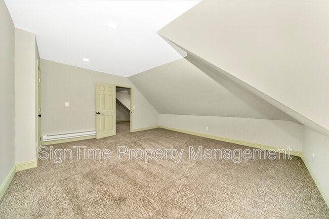 Building Photo - 25 Wayside Ave