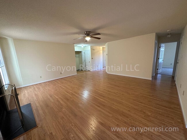 Building Photo - Beautiful 3b, ready to move in!