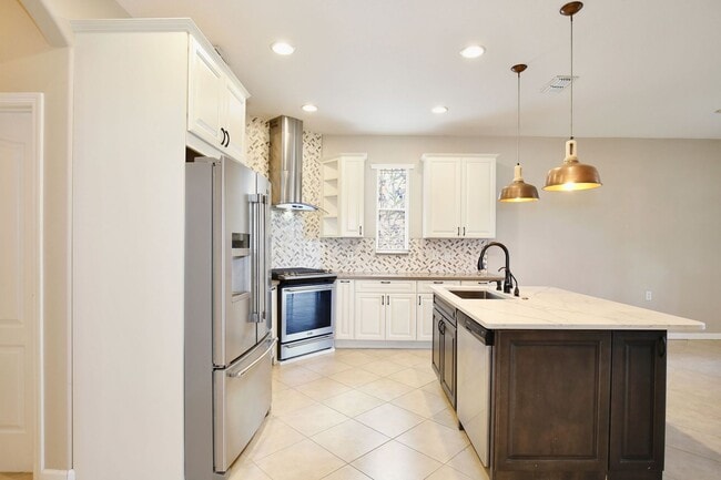 Building Photo - 15601 Bay Vista Dr