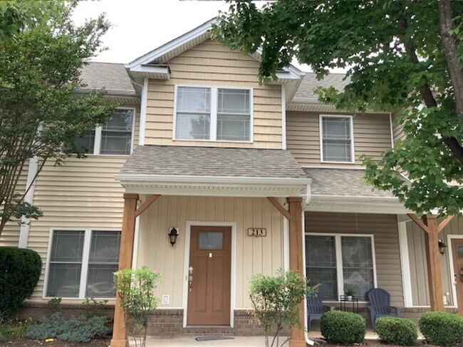 Building Photo - 3 Bedroom, 2.5 Bath Townhome in Cornerstone