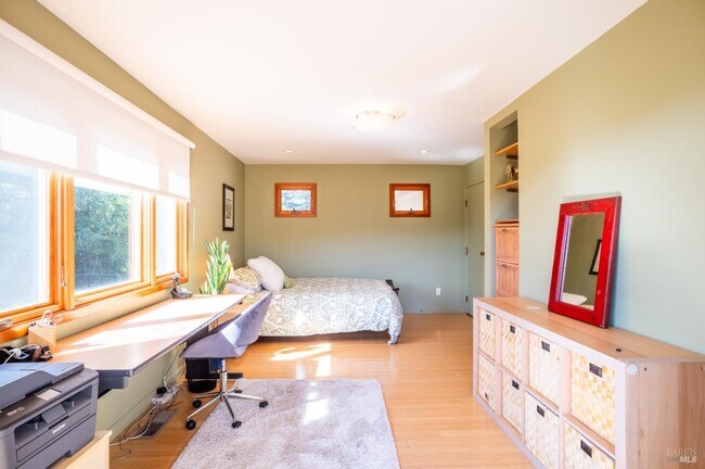 Building Photo - 452 Chestnut Ave