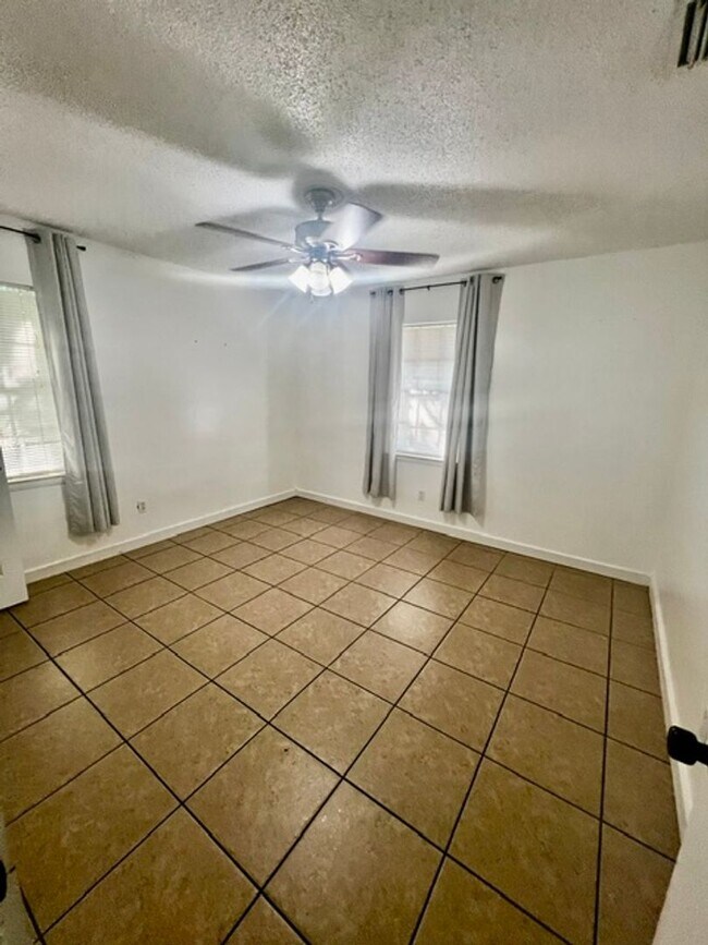 Building Photo - 12950 Del Rio St