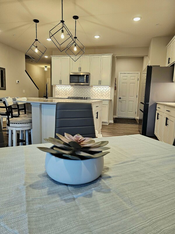 Building Photo - 17904 Giants Wy