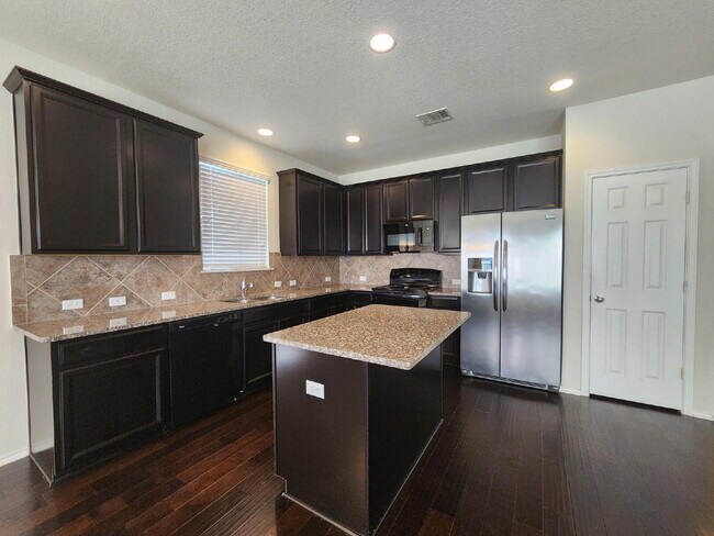 Building Photo - You do not want to miss out on this amazing 3-bedroom home in the Alta Vista area of Temple.  Thi...