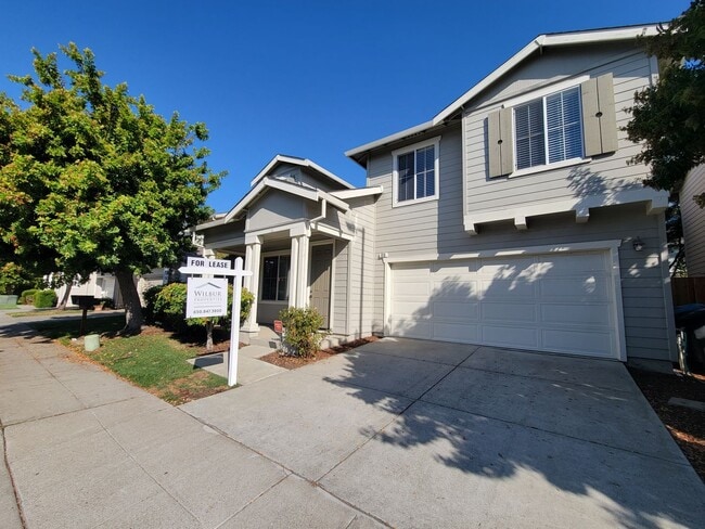 Building Photo - Large Single Family Home in Desirable Univ...