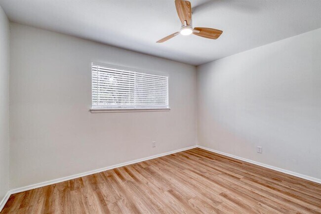 Building Photo - 2306 Berry Hill Cir