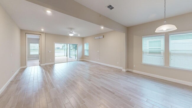 Building Photo - "Spacious 5-Bedroom Retreat in Jacksonville - 2,623 Sq Ft of Comfort!"