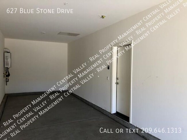 Building Photo - Stockton 3 Bedroom 2 Bath located "Gated C...