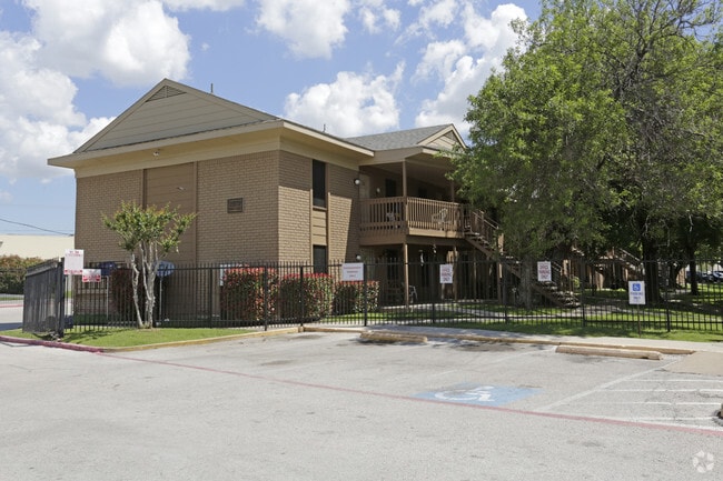 Building Photo - Emerald Point Apartments