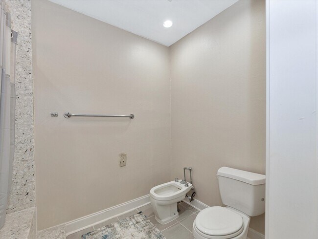 Building Photo - 5600 San Felipe St