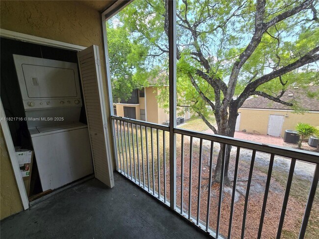 Building Photo - 8022 SW 21st Ct