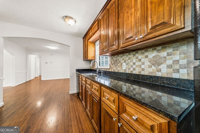 Building Photo - 3940 Hubert Dr