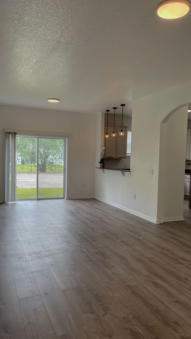 Building Photo - Beautifully Updated 3-Bedroom Townhouse in...