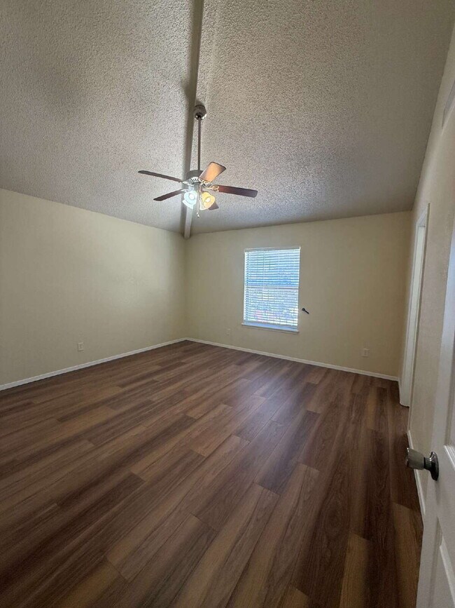 Building Photo - 12000 Ivory Gate Way