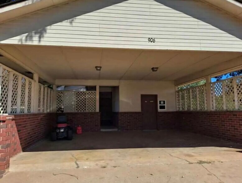 Building Photo - 906 W Lucas St