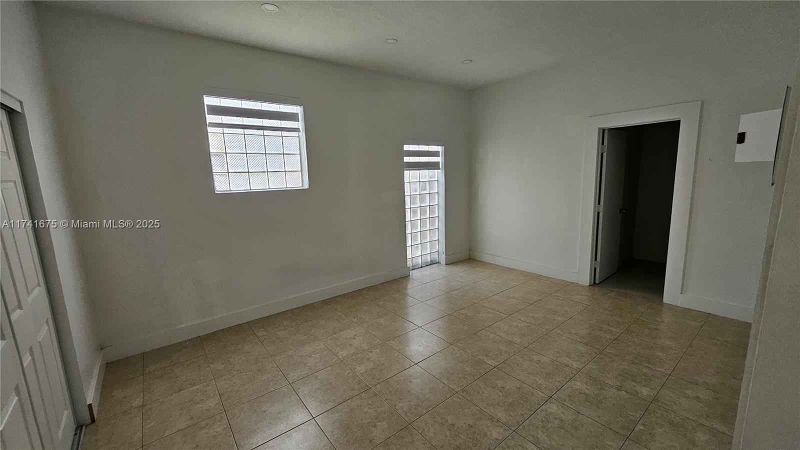 Building Photo - 1003 N 17th Ave