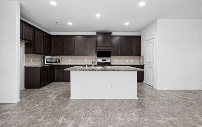 Building Photo - 166 Meadow Grove Dr