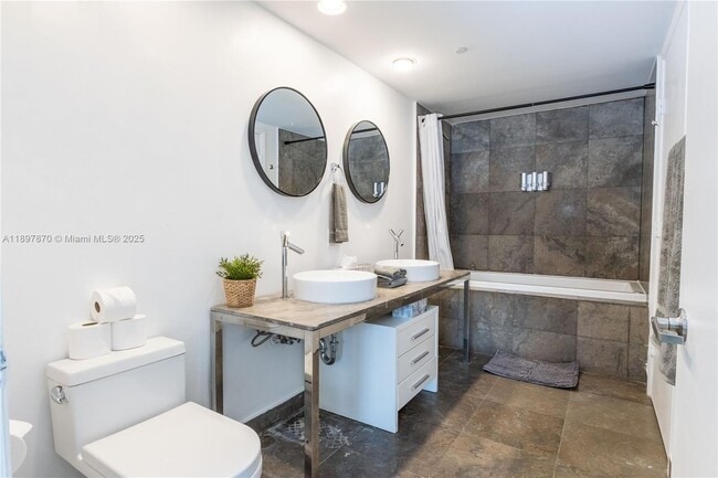 Building Photo - 485 Brickell Ave