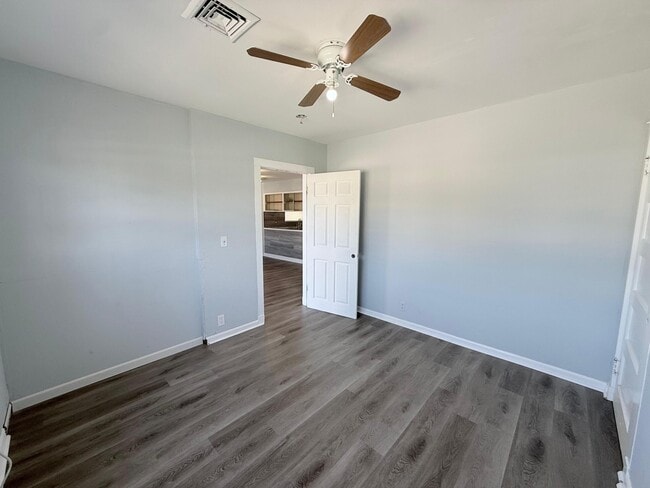 Building Photo - 1000 W Lakewood Rd