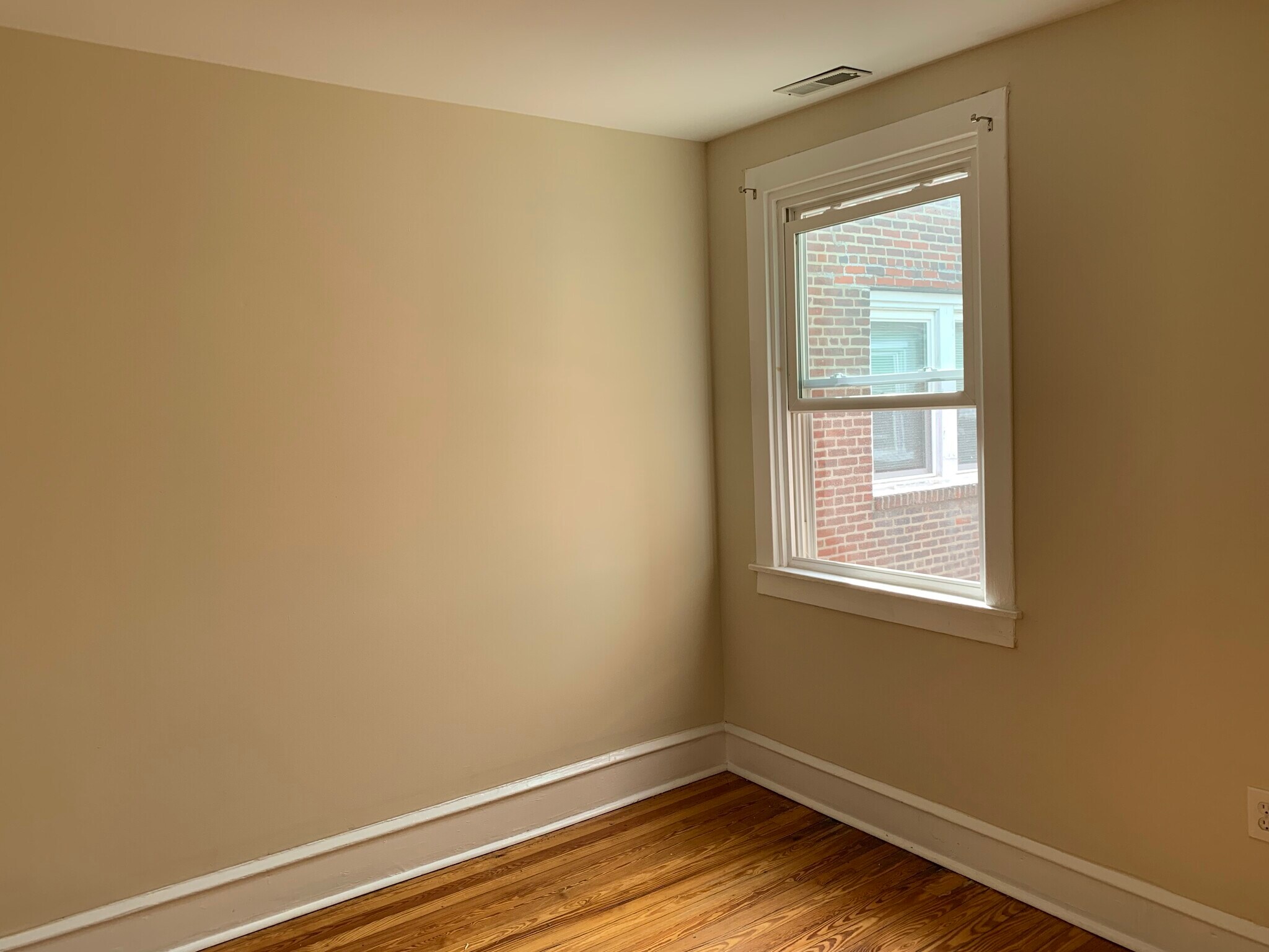 Building Photo - 39 Cricket Ave