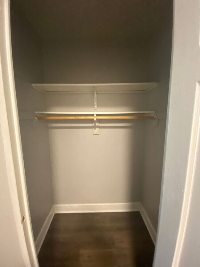 Building Photo - Updated Two Bed Two Bath Apt in Dogtown!