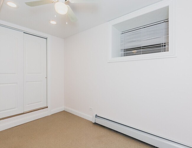 Building Photo - 906 S Loomis St